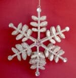 Schneeflocke Weihnachtsstern Teelicht Metall mit Perlen silber. 24 cm Durchmesser. Metallgestell mit Perlen verziert. Weihnachtsdeko zum Aufhängen.