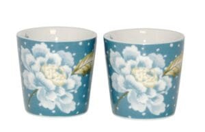 Ein Eierbecher - Set 2 teilig aus Porzellan blau mit weißen Punkten und Blumen Motiv Seaspray Uni Heritage Collectables design by Laura Ashley.