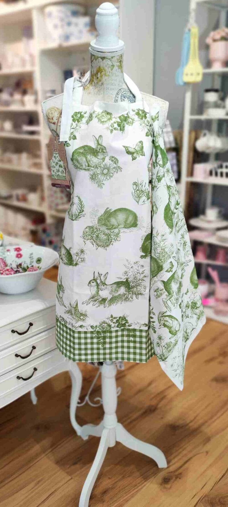 Eine Küchenschürze Bunny Toile 70x80cm von Michel Design Works.