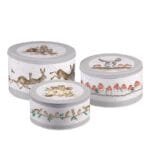 Ein Keksdosen 3er Set Christmas Cake von Wrendale.