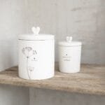 Ein 2er Set Keramikdosen My Storage und Flower mit Deckel von Bastion Collections 14x14x16_5cm.
