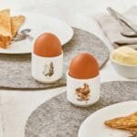 Ein 2er Set Eierbecher Huhn von Wrendale aus Porzellan 4_8x4_8cm.