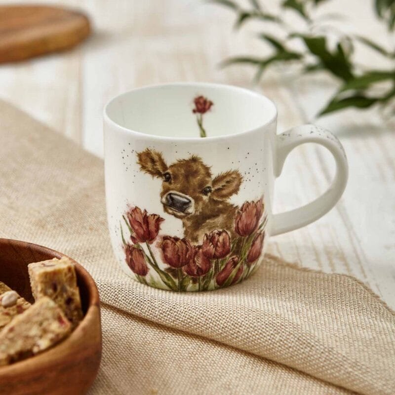 Eine Kaffeetasse Kuh Kalb Bessie von Wrendale aus Porzellan 300ml.