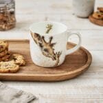 Eine Kaffeetasse First Kiss von Wrendale aus Porzellan 300ml.