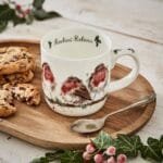 Eine Kaffeetasse Rockin Robins von Wrendale aus Porzellan 300ml.