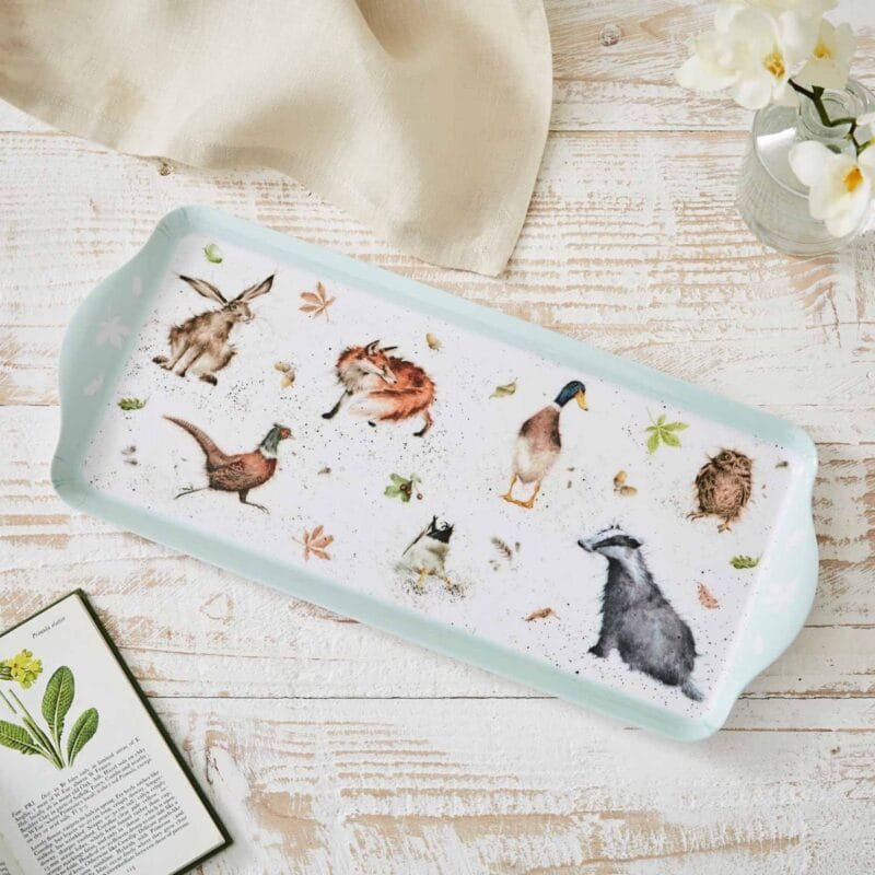 Ein Serviertablett Hase Pink von Wrendale aus Kunststoff 38_5x17_8x1_8cm.