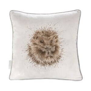 Ein Kissen Awakening Hedgehog von Wrendale mit Federfüllung 40x40cm.