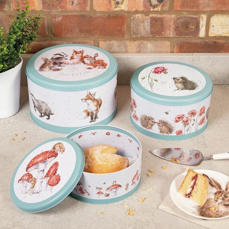 Ein 3er Set Kuchendosen Nest Country von Wrendale.