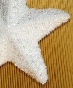 Schneeflocke Weihnachtsstern Styropor Glimmer weiß. 23 cm Durchmesser. Styropor mit Perlen und Glimmer verziert. Zum Aufhängen.