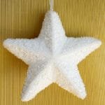 Schneeflocke Weihnachtsstern Styropor Glimmer weiß. 23 cm Durchmesser. Styropor mit Perlen und Glimmer verziert. Zum Aufhängen.