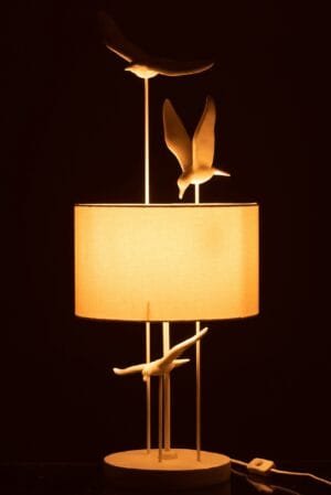 Stimmungsvolle Tischlampe mit Vogeldekoration.