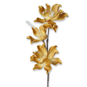 Goldene Metallblumen-Skulptur auf weißem Hintergrund