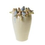 Keramikvase mit bunten Vögeln am Rand.